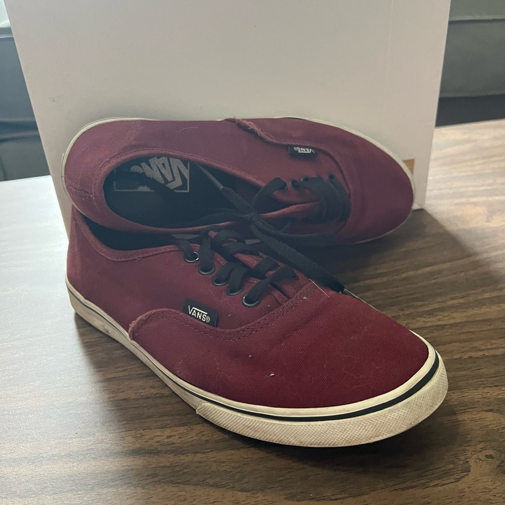 Vans Wonen’s Burgundy Sneakers